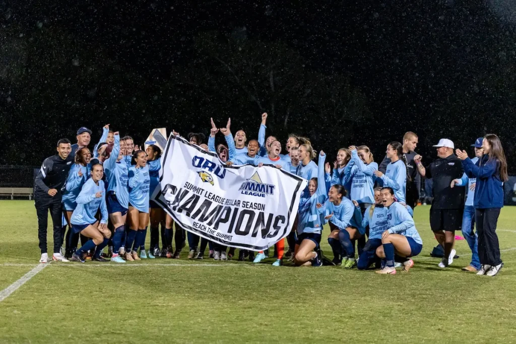 Oral Roberts Universitys damehold fejrer konferencetitlen